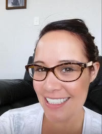 files/selfie_teehwhitening_200x_430x_4d39a7e3-7eb8-4880-9a2c-fb4d9dd8bb9d.jpg